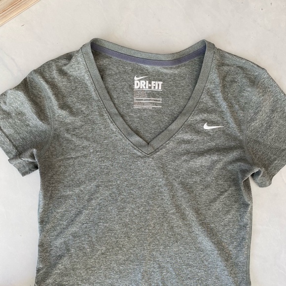 NIKE Dri-fit Grey Workout T-Shirt - Size XS - Picture 3 of 5